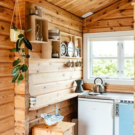 A Small Wooden Hut In A Large Community Сasa de vacaciones Ulfborg
